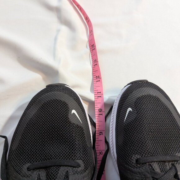 NWOB Nike Quest 4 *Size 9 (run a little large) Black/White Running Shoes - Picture 13 of 16